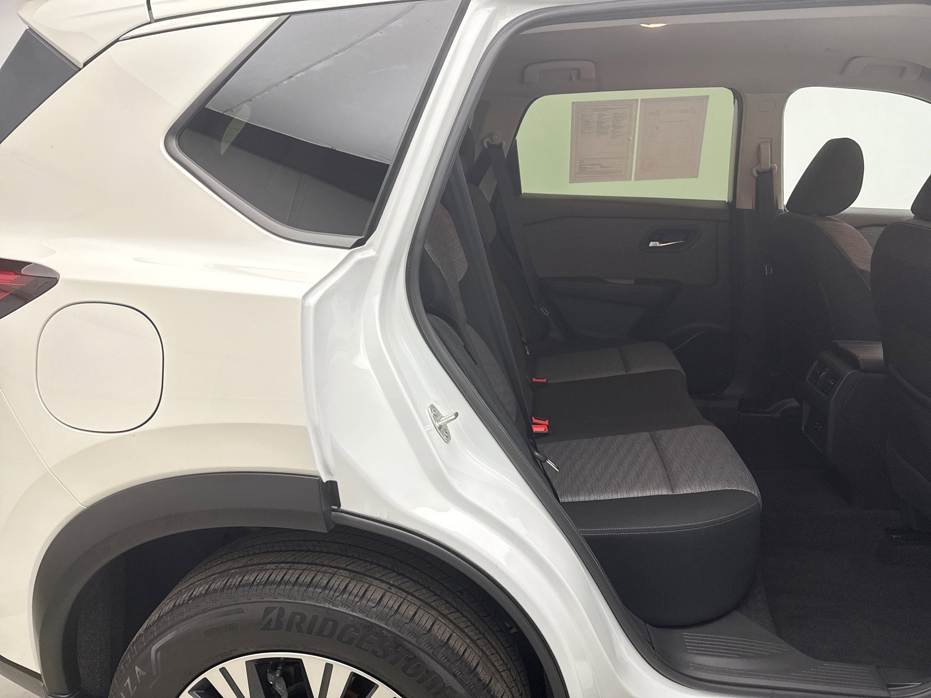 Used 2023 Nissan Rogue SV image 17