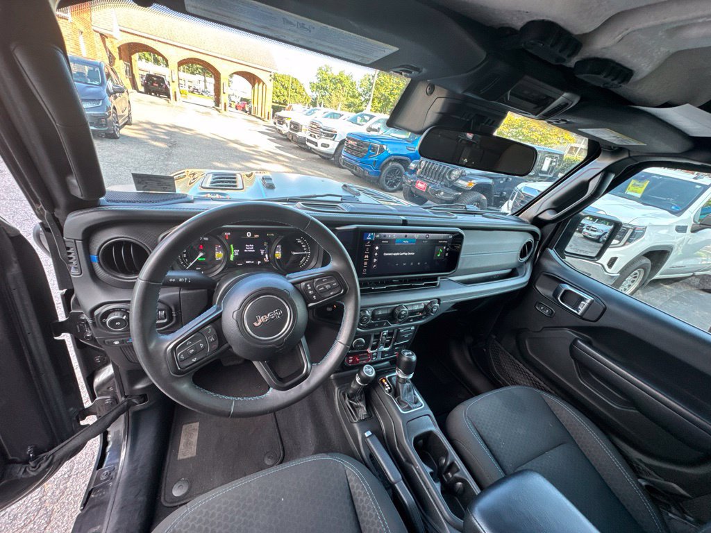 Used 2024 Jeep Wrangler Unlimited Rubicon 4xe AWD/4WD image 15