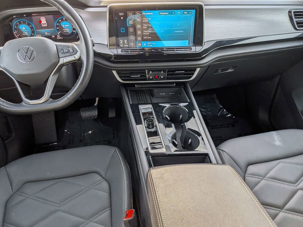 Used 2025 Volkswagen Atlas Cross Sport SE FWD image 22