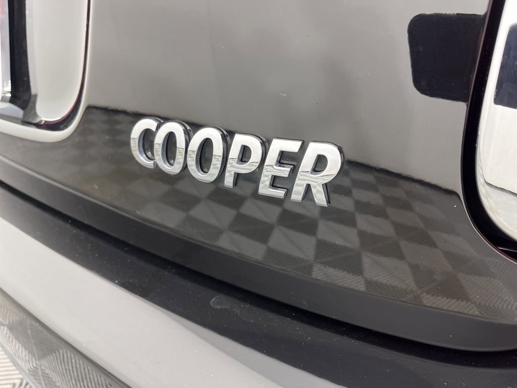 Used 2019 MINI Cooper 2-Door Hardtop image 4
