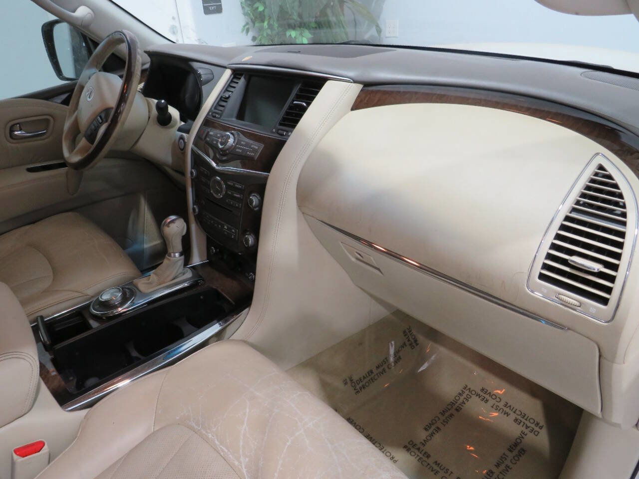 Used 2011 INFINITI QX56 4WD w/ Deluxe Touring Pkg image 8