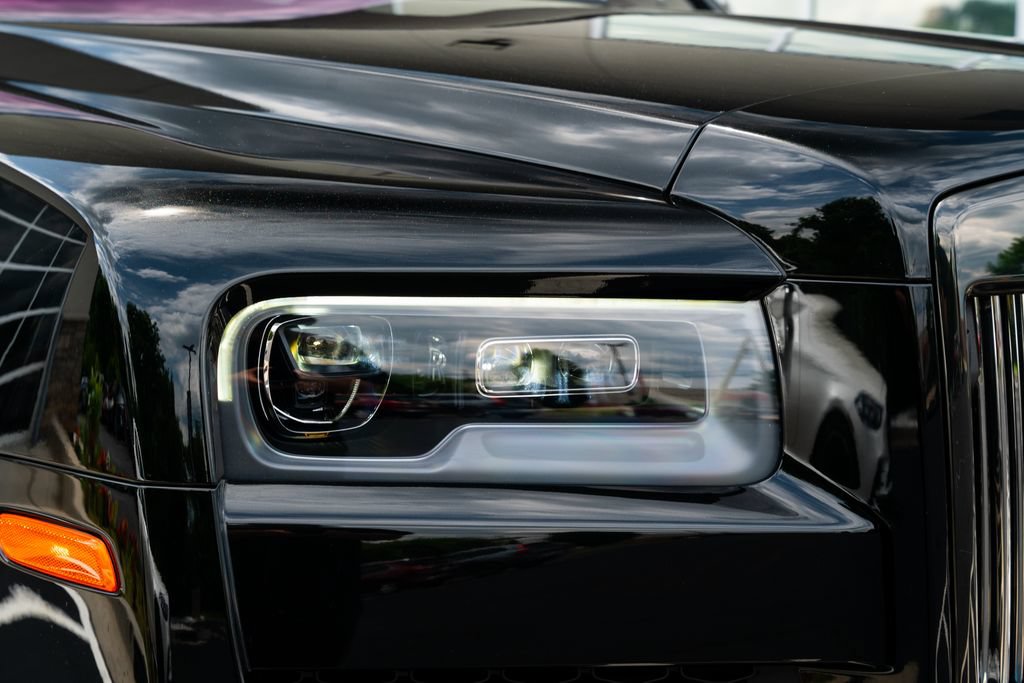 Used 2022 Rolls-Royce Cullinan Black Badge AWD/4WD image 10