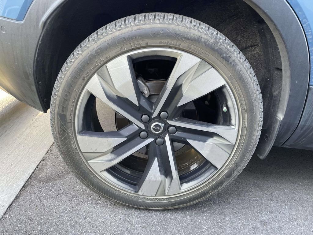 Used 2023 Volvo XC40 B5 Ultimate w/ Protection Package Premier image 5