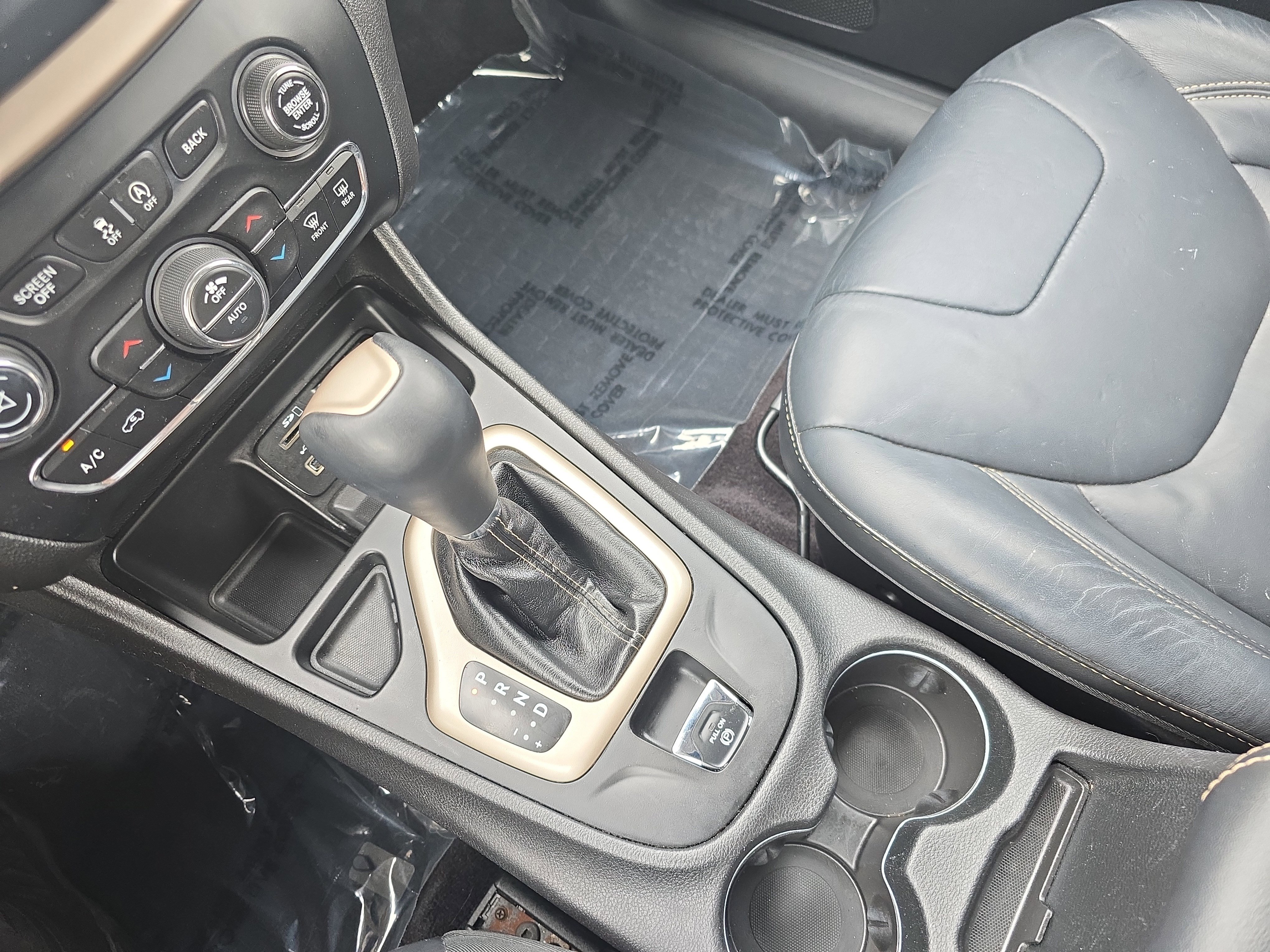 Used 2017 Jeep Cherokee Limited image 22