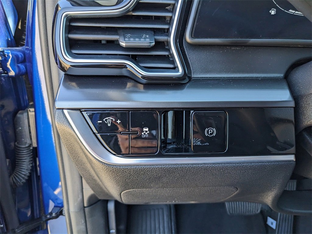 Certified 2025 Kia Sportage EX image 27