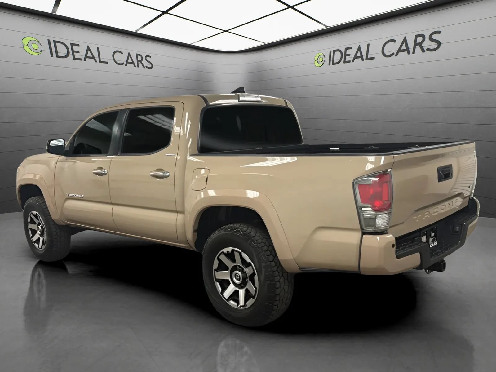 Used 2017 Toyota Tacoma Limited w/ Tow Package RWD image 7