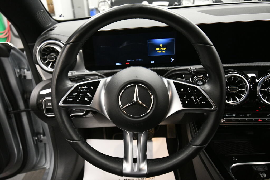 Used 2025 Mercedes-Benz CLA 250 4MATIC image 13