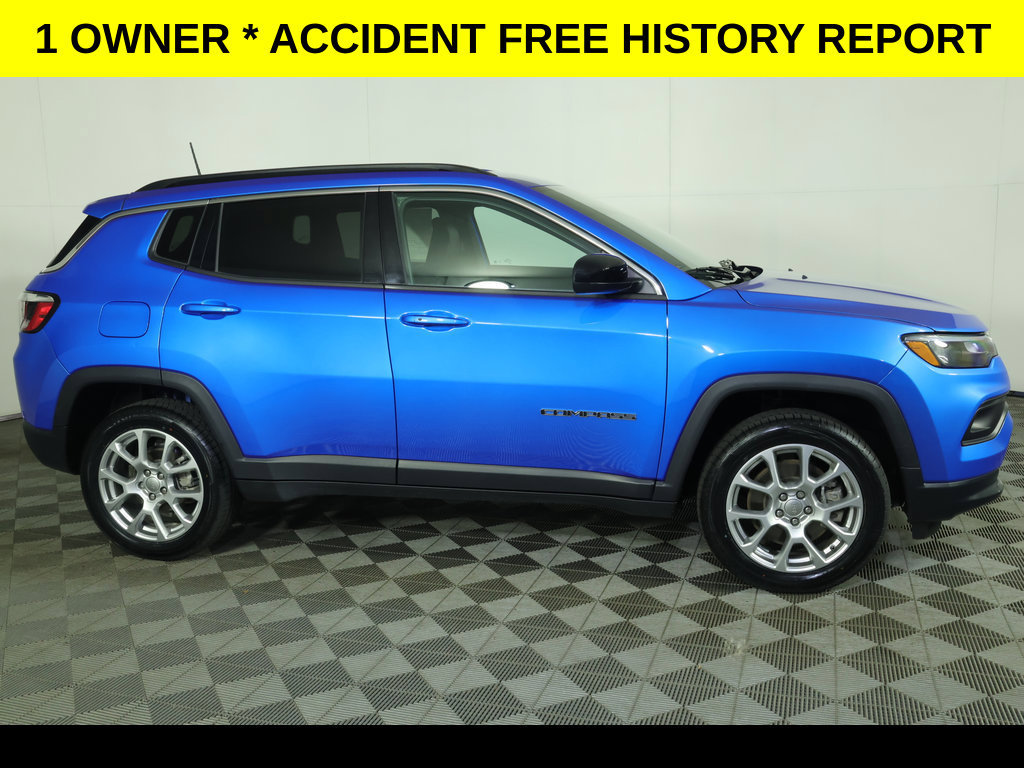 Used 2023 Jeep Compass Latitude AWD/4WD image 2