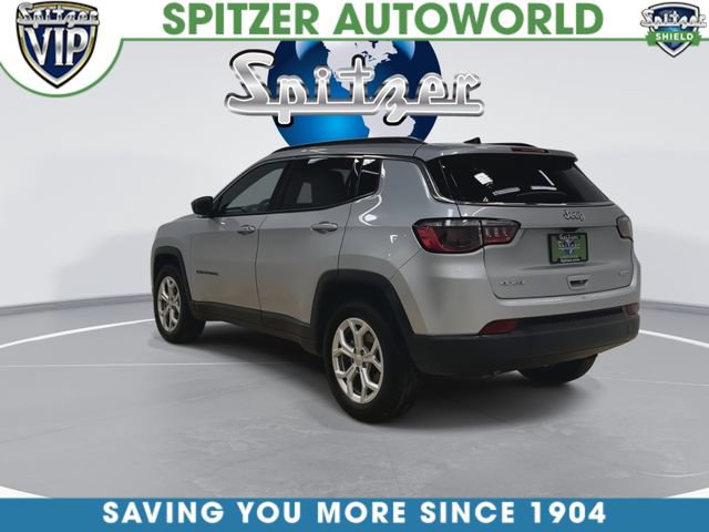 Used 2024 Jeep Compass Latitude AWD/4WD image 8