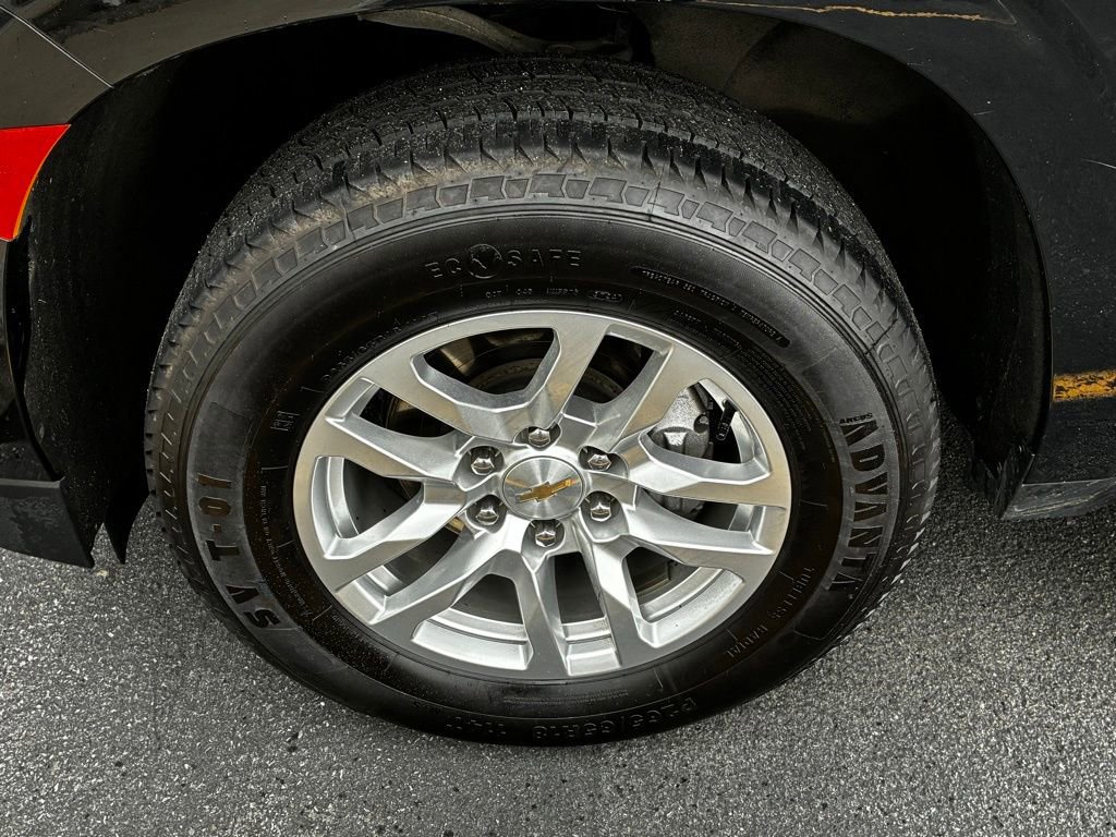 Used 2022 Chevrolet Suburban LS image 14