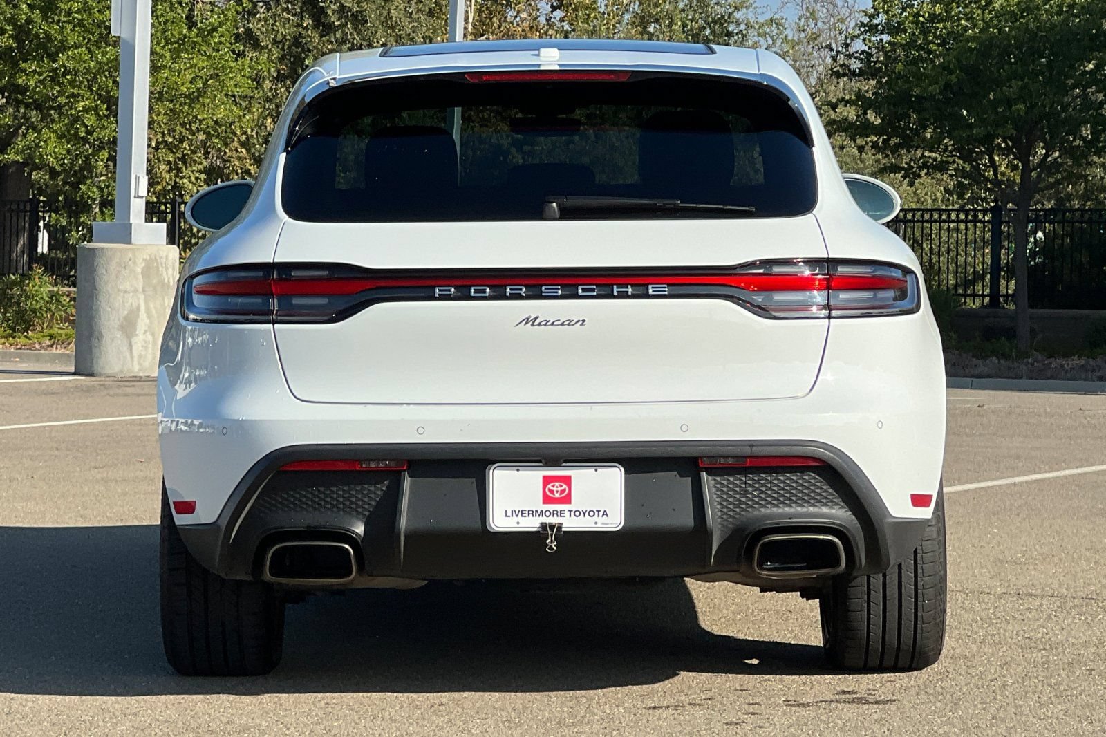Used 2024 Porsche Macan AWD/4WD image 5