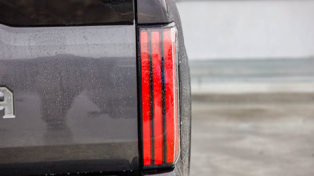 Used 2024 Toyota Tundra Platinum image 9