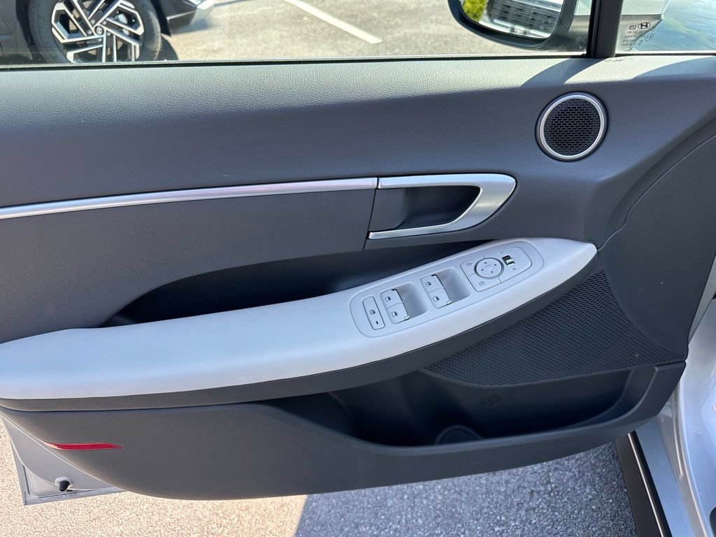 Certified 2025 Hyundai Sonata SE FWD image 12