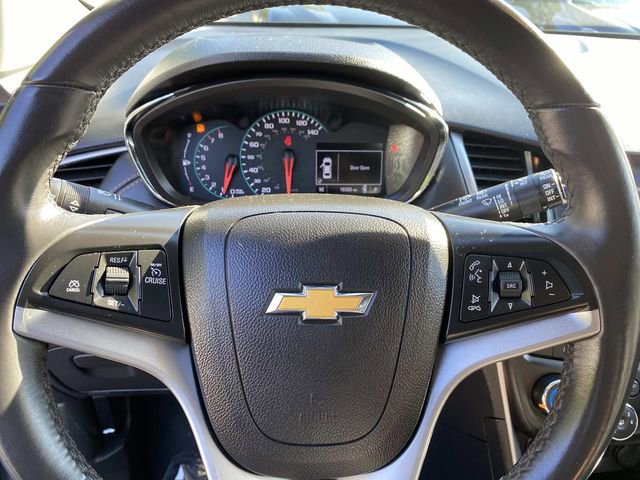 Used 2022 Chevrolet Trax LT w/ LT Convenience Package image 9