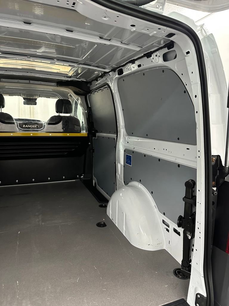 Used 2021 Mercedes-Benz Metris image 26