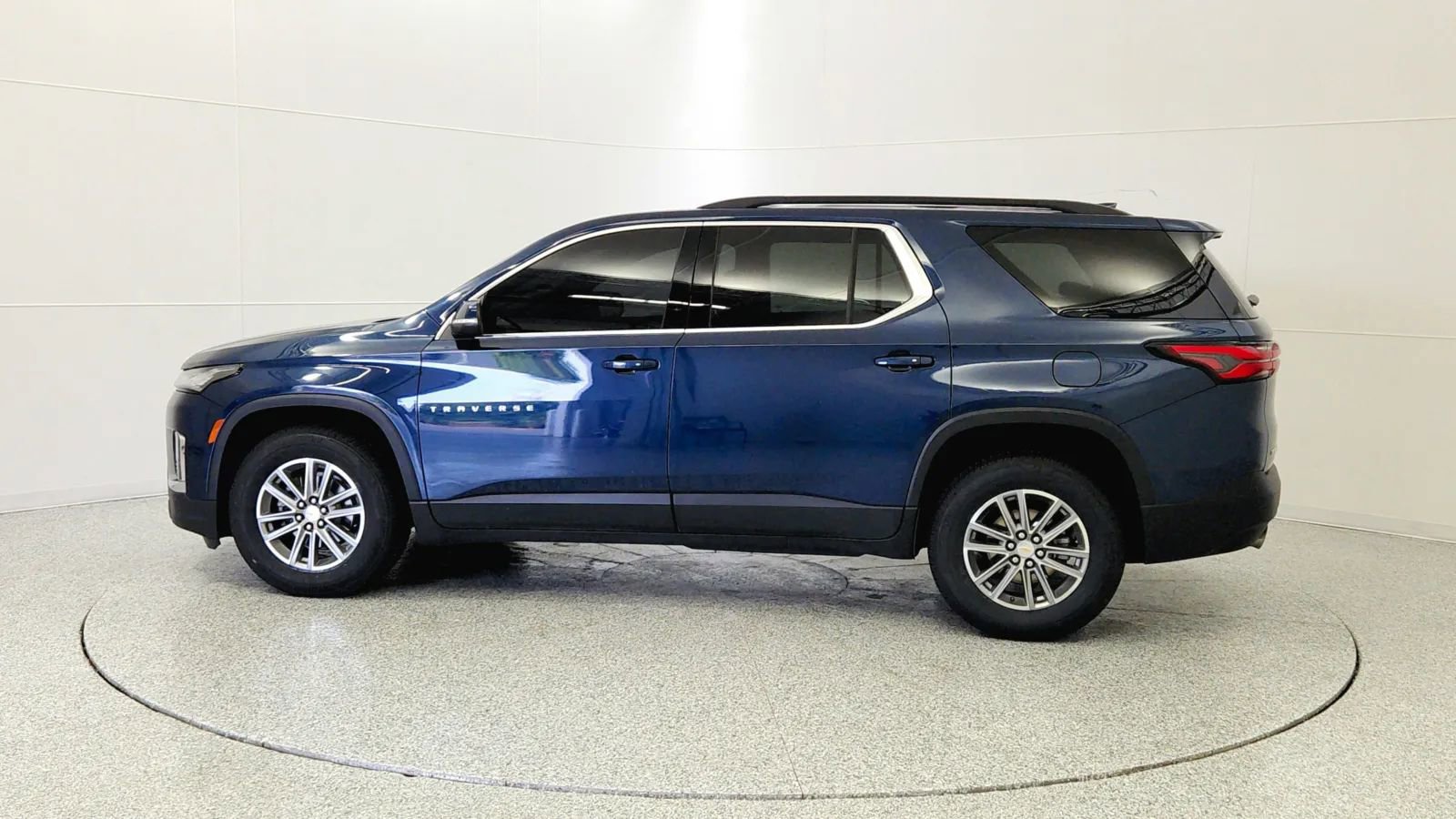 Used 2023 Chevrolet Traverse LT image 6