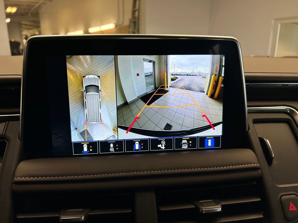 Used 2023 GMC Yukon SLT w/ SLT Luxury Package image 13