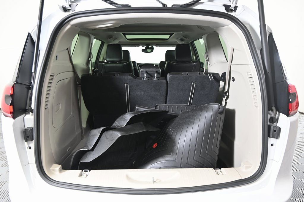 Used 2022 Chrysler Pacifica Limited image 18