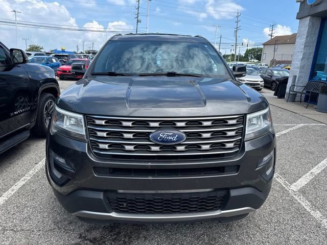 Used 2017 Ford Explorer XLT AWD/4WD image 2