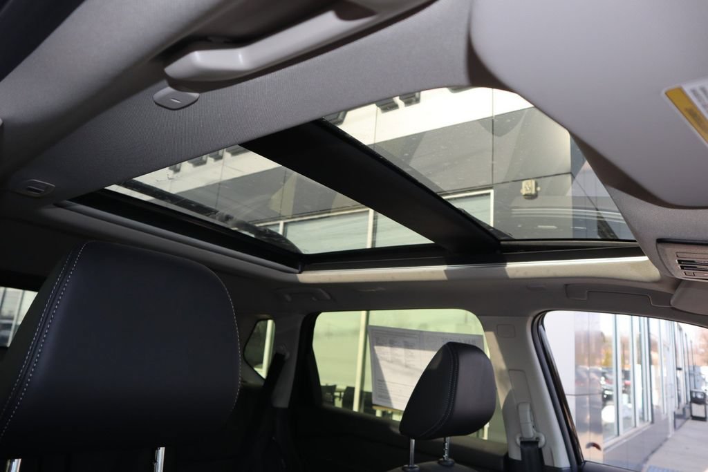 Certified 2025 Nissan Rogue Platinum FWD image 27