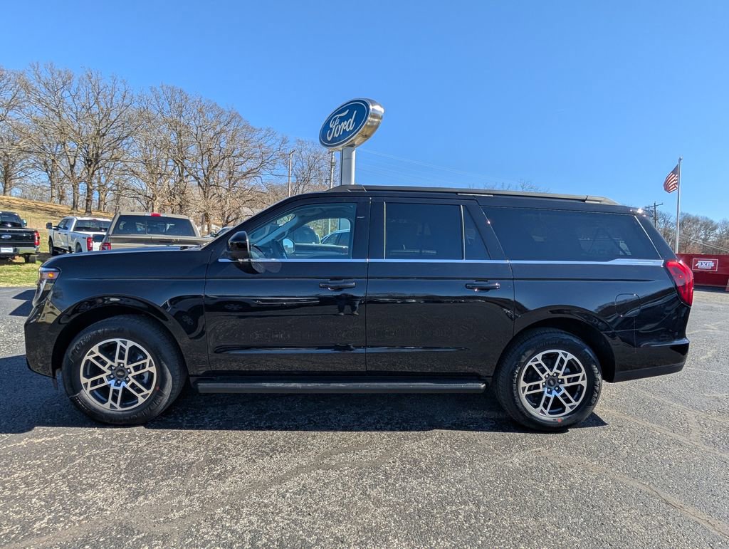Used 2026 Ford Expedition Max Active RWD image 2