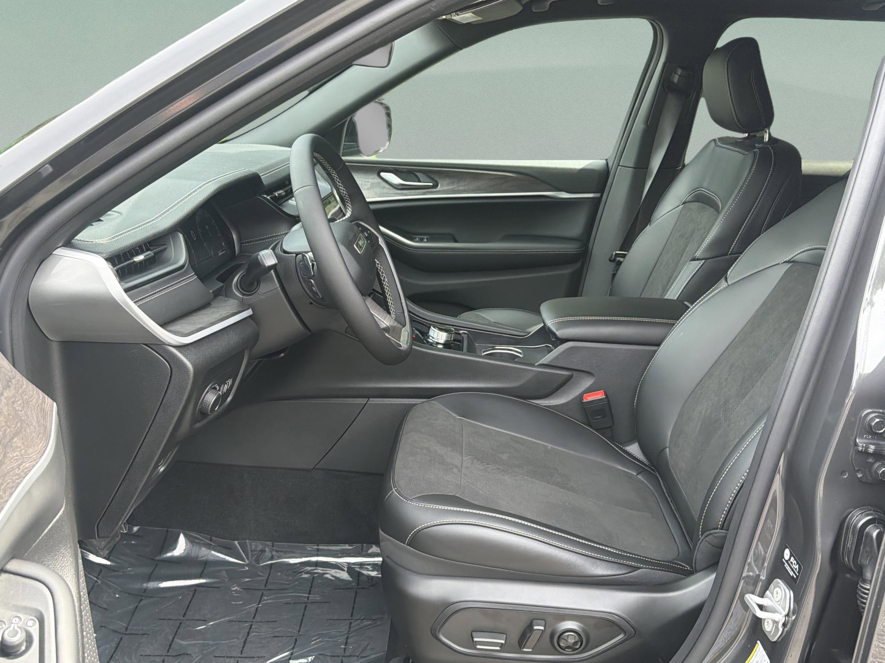 New 2026 Jeep Grand Cherokee Altitude RWD image 27