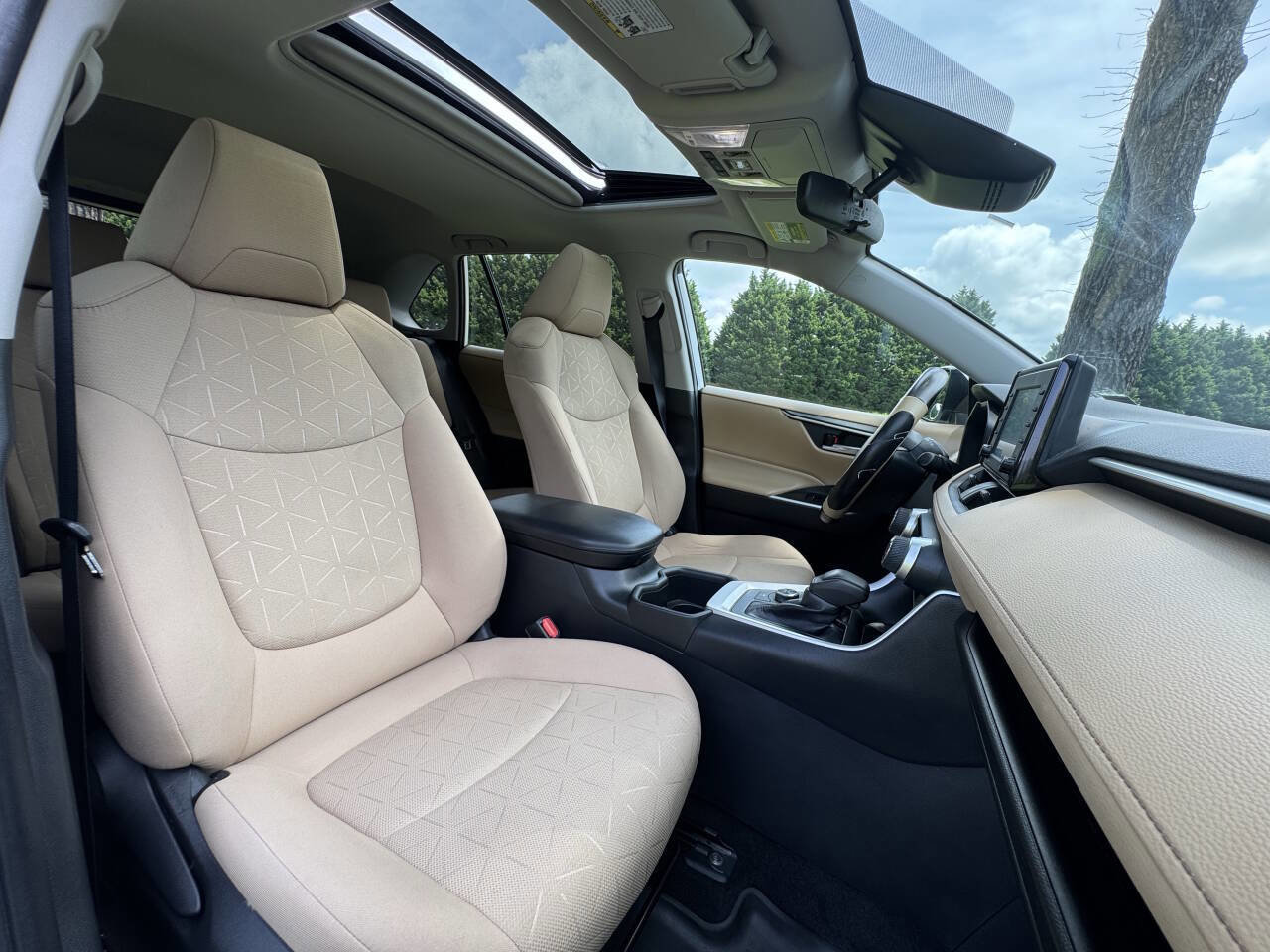 Used 2022 Toyota RAV4 XLE w/ Convenience Package image 14