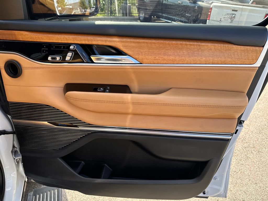 Used 2022 Jeep Grand Wagoneer Series III w/ Rear Seat Video Group 1 AWD/4WD image 35