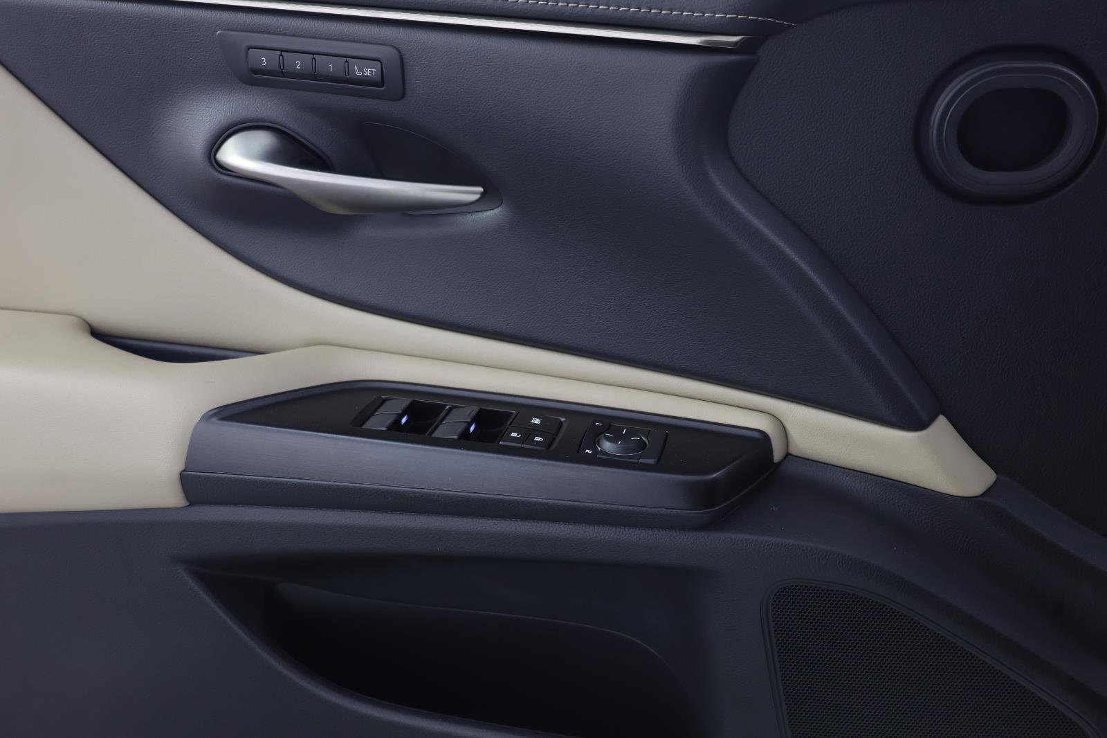 Used 2019 Lexus ES 350 w/ Premium Package image 22