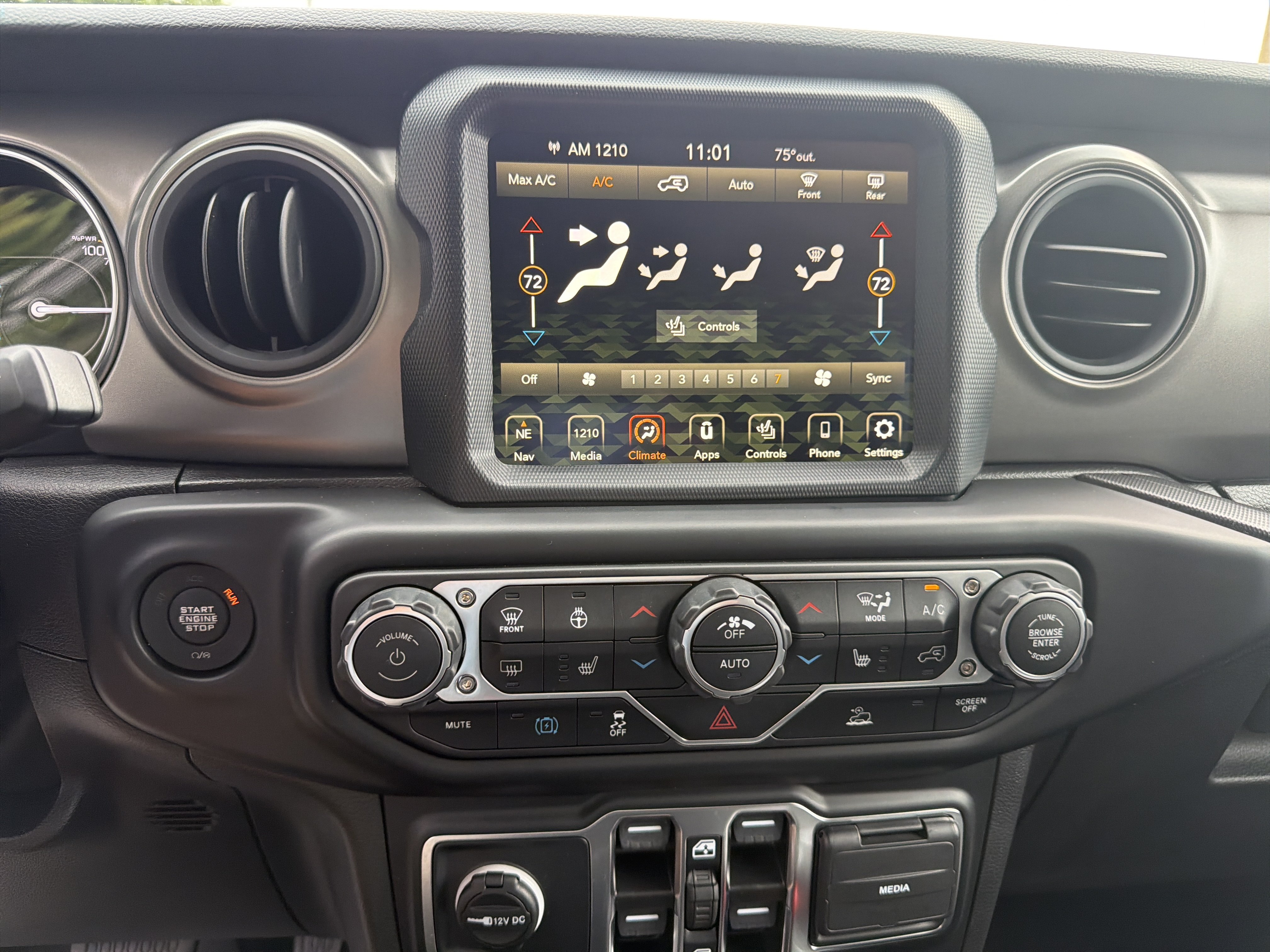 Certified 2023 Jeep Wrangler Unlimited w/ Cold Weather Group AWD/4WD image 32