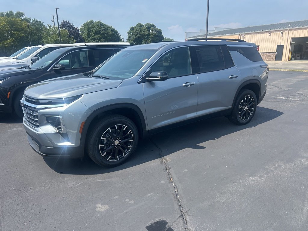 New 2026 Chevrolet Traverse LT w/ Sun and Wheel Package image 3