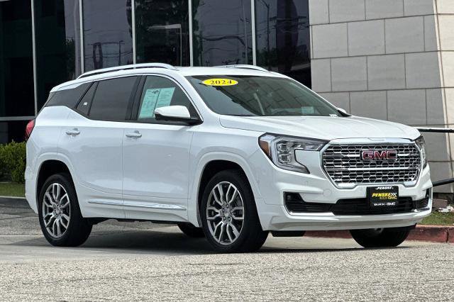 Certified 2024 GMC Terrain Denali w/ Denali Premium Package AWD/4WD image 2