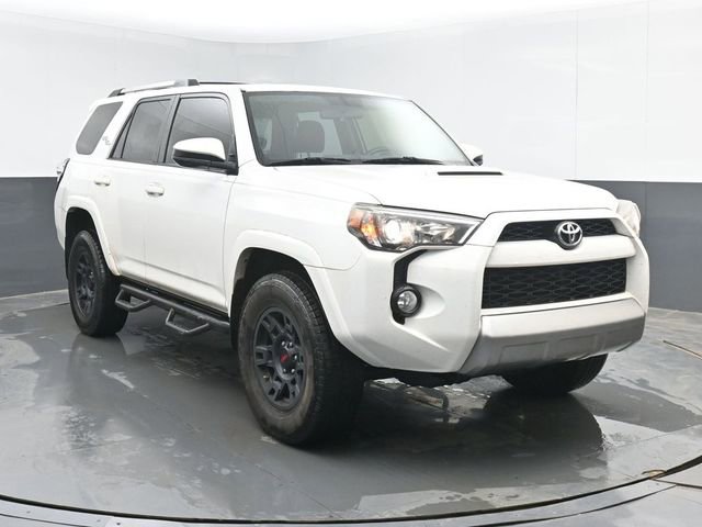 Used 2018 Toyota 4Runner TRD Off-Road AWD/4WD image 2