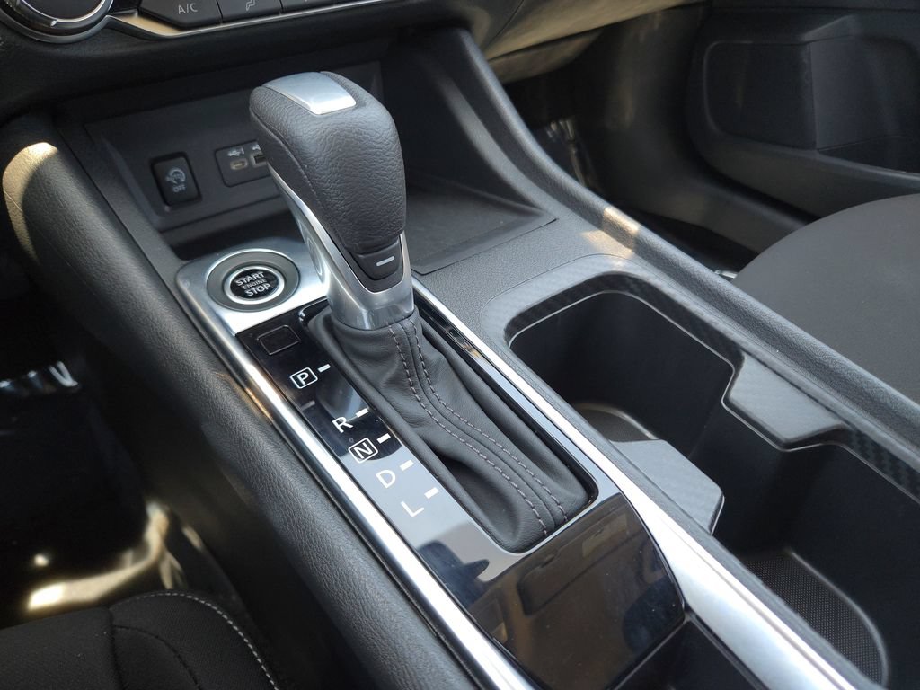 Used 2025 Nissan Sentra SV FWD image 10