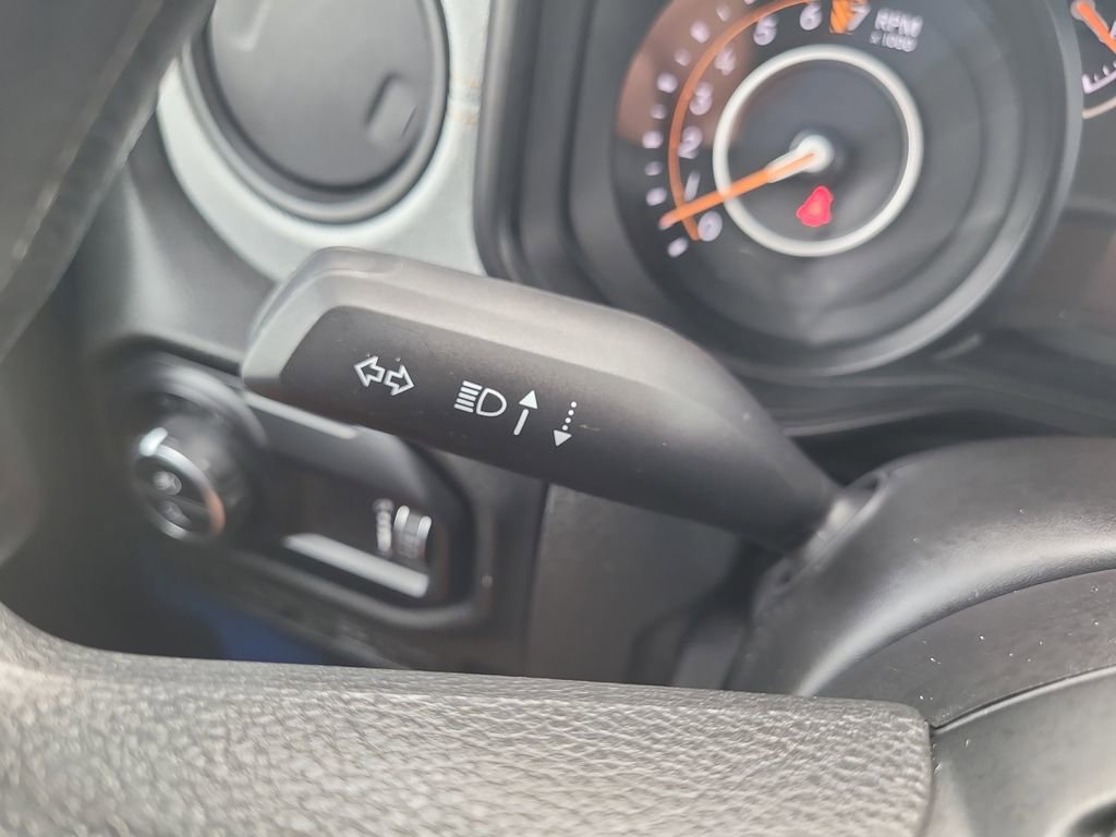 Used 2025 Jeep Gladiator Sport AWD/4WD image 29