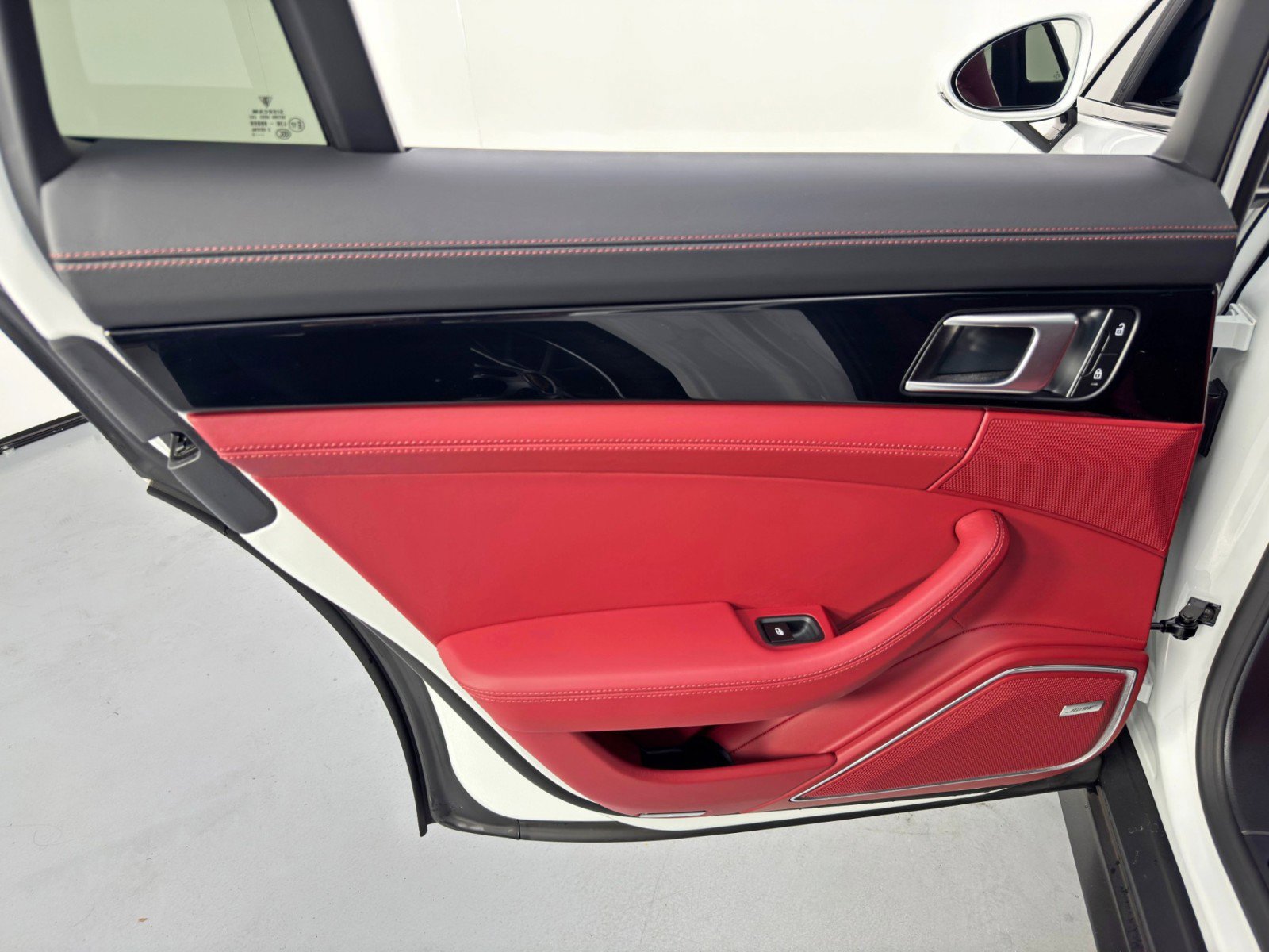 Used 2023 Porsche Panamera Platinum Edition w/ Smoking Package image 48