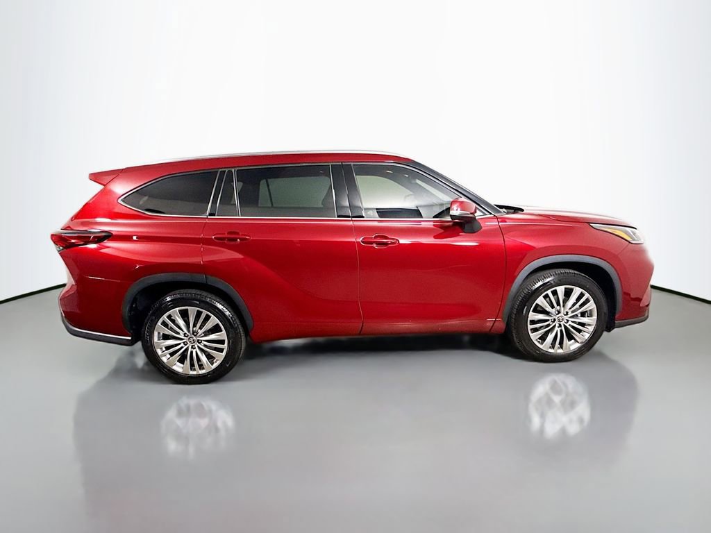 Used 2022 Toyota Highlander Platinum FWD image 8