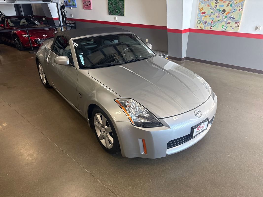 Used 2004 Nissan 350Z Enthusiast w/ Side Airbags Pkg image 21