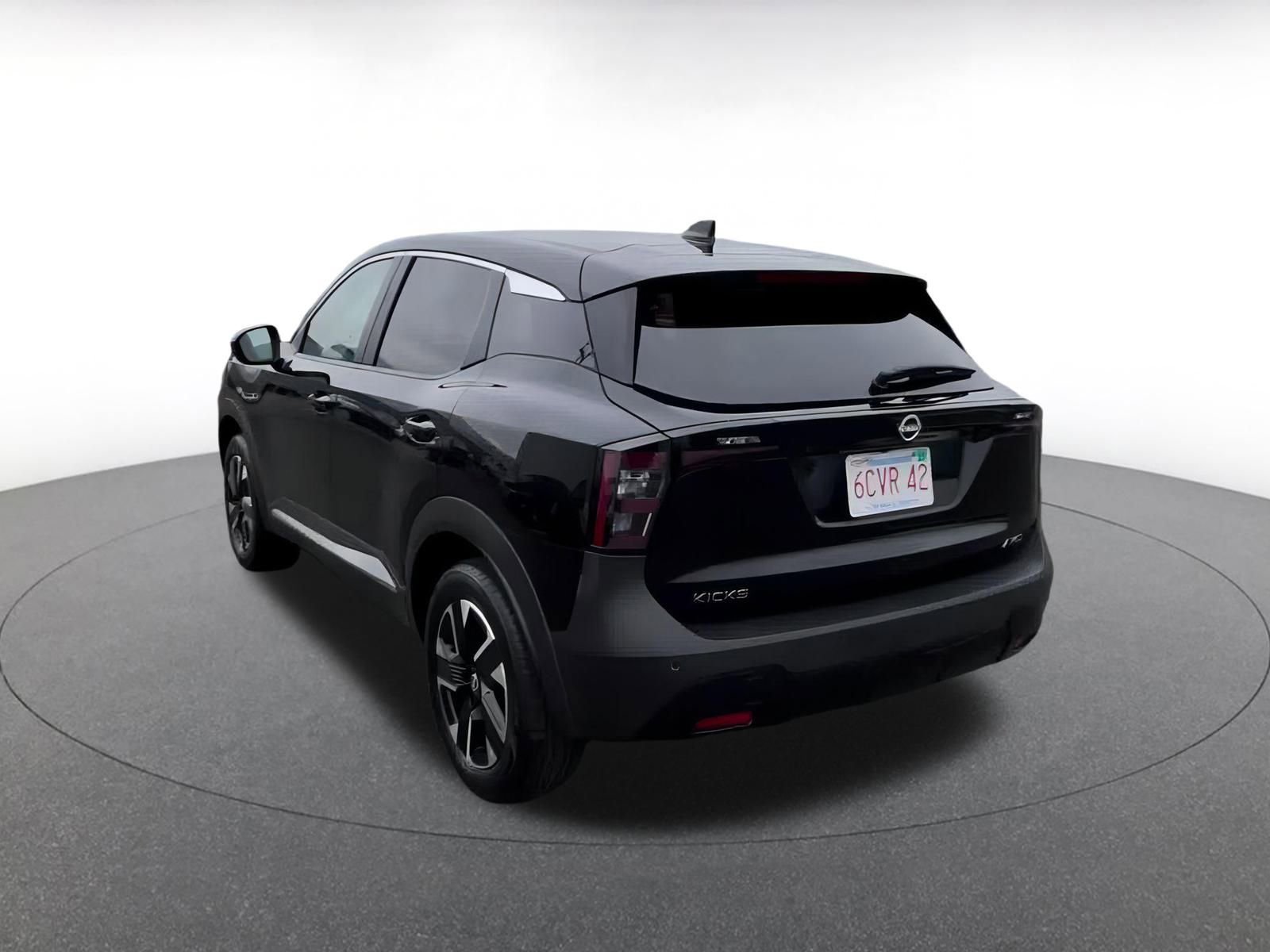 Used 2025 Nissan Kicks SV image 11