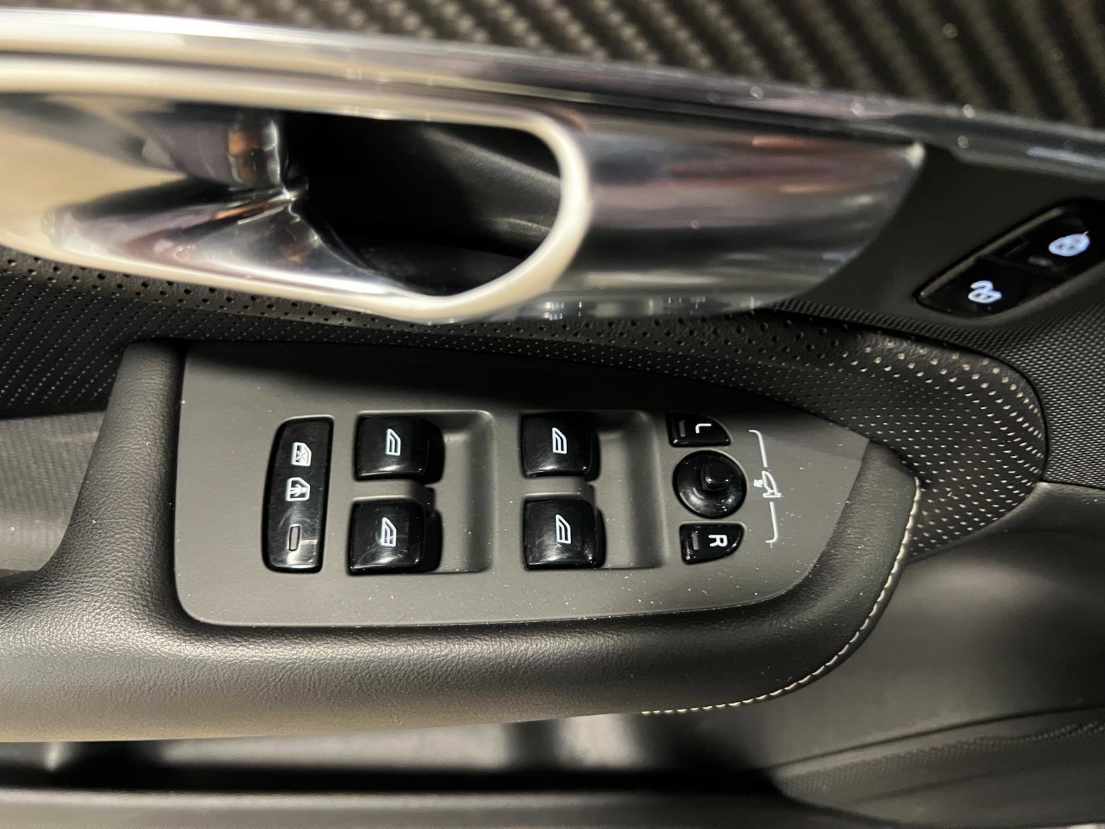 Used 2020 Volvo XC90 T8 R-Design w/ Protection Package Premier image 27