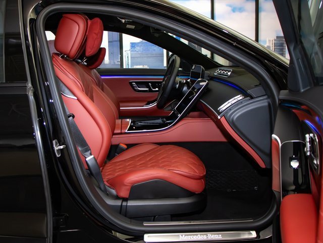 Certified 2025 Mercedes-Benz S 580 4MATIC Sedan image 23