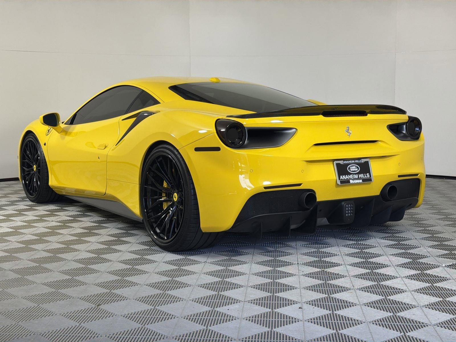 Used 2018 Ferrari 488 GTB image 3