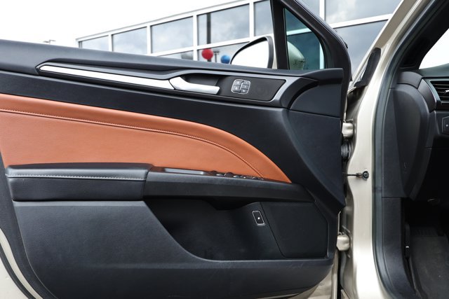 Used 2019 Ford Fusion Energi Titanium FWD image 23