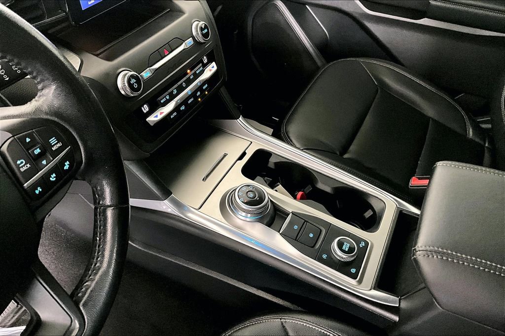 Used 2020 Ford Explorer XLT w/ Equipment Group 202A image 17