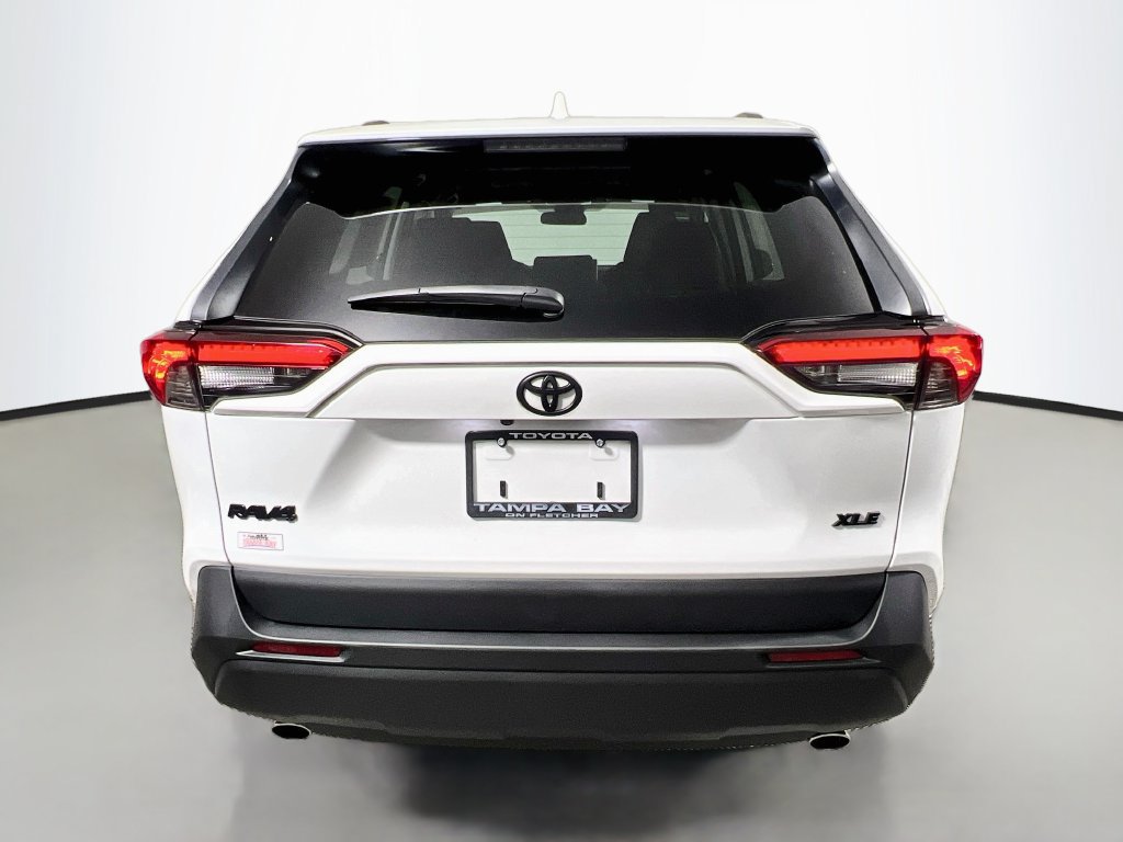 Used 2024 Toyota RAV4 XLE w/ Convenience Package FWD image 4