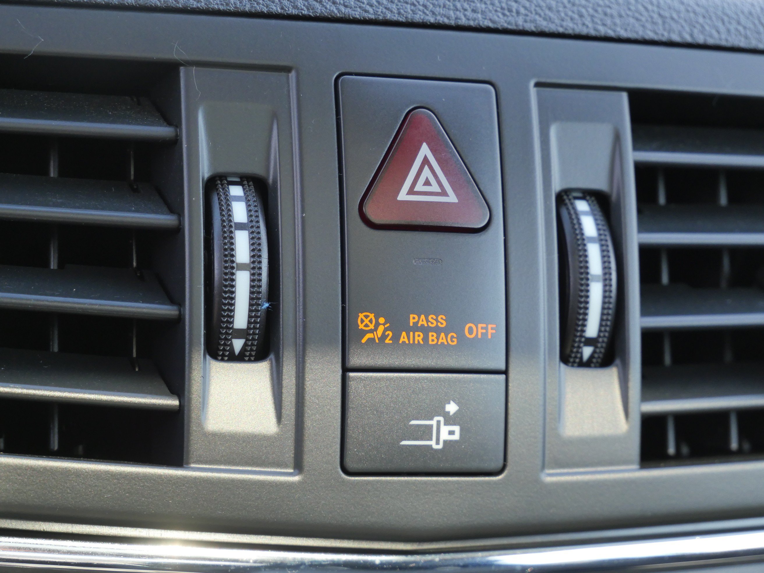 Used 2011 Mercedes-Benz E 550 Coupe image 29