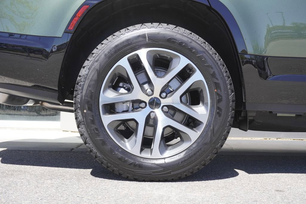 New 2026 Land Rover Defender 130 X-Dynamic SE image 35