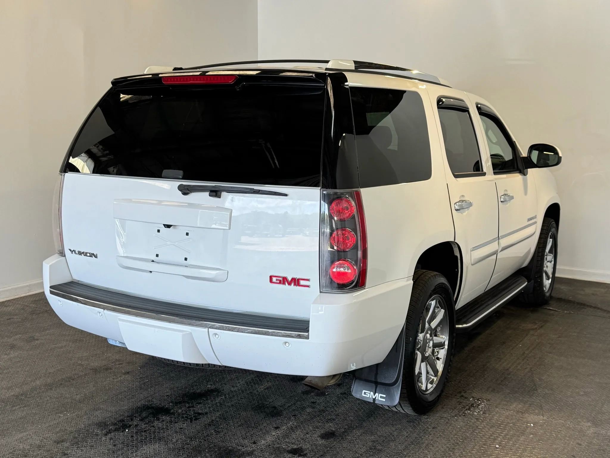 Used 2008 GMC Yukon Denali AWD/4WD image 6