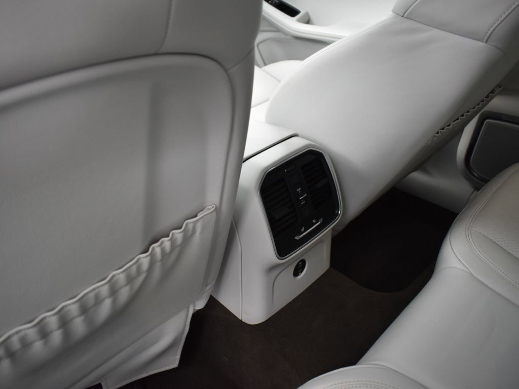 Used 2020 Porsche Macan Turbo image 29