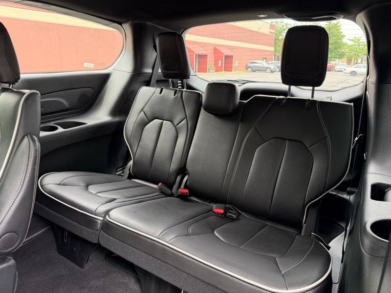 Used 2026 Chrysler Pacifica Limited FWD image 28